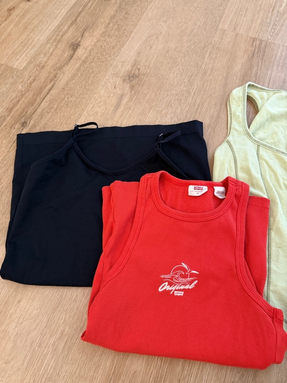 Bundle of 4 Tops - Picture 2 of 4